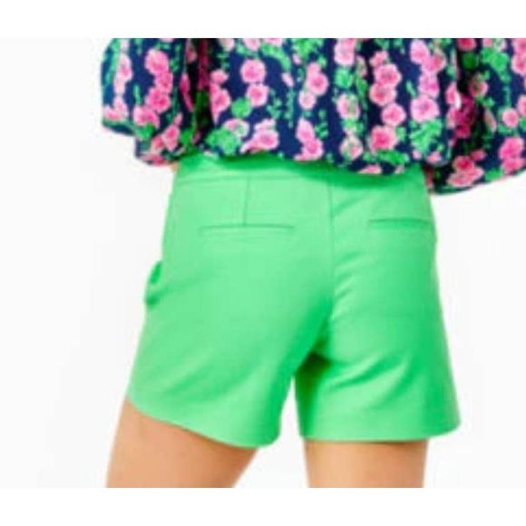 Lilly pulitzer 5" Alessi Stretch Short - Cabana Green
Size 8. No tag. New - Picture 2 of 11